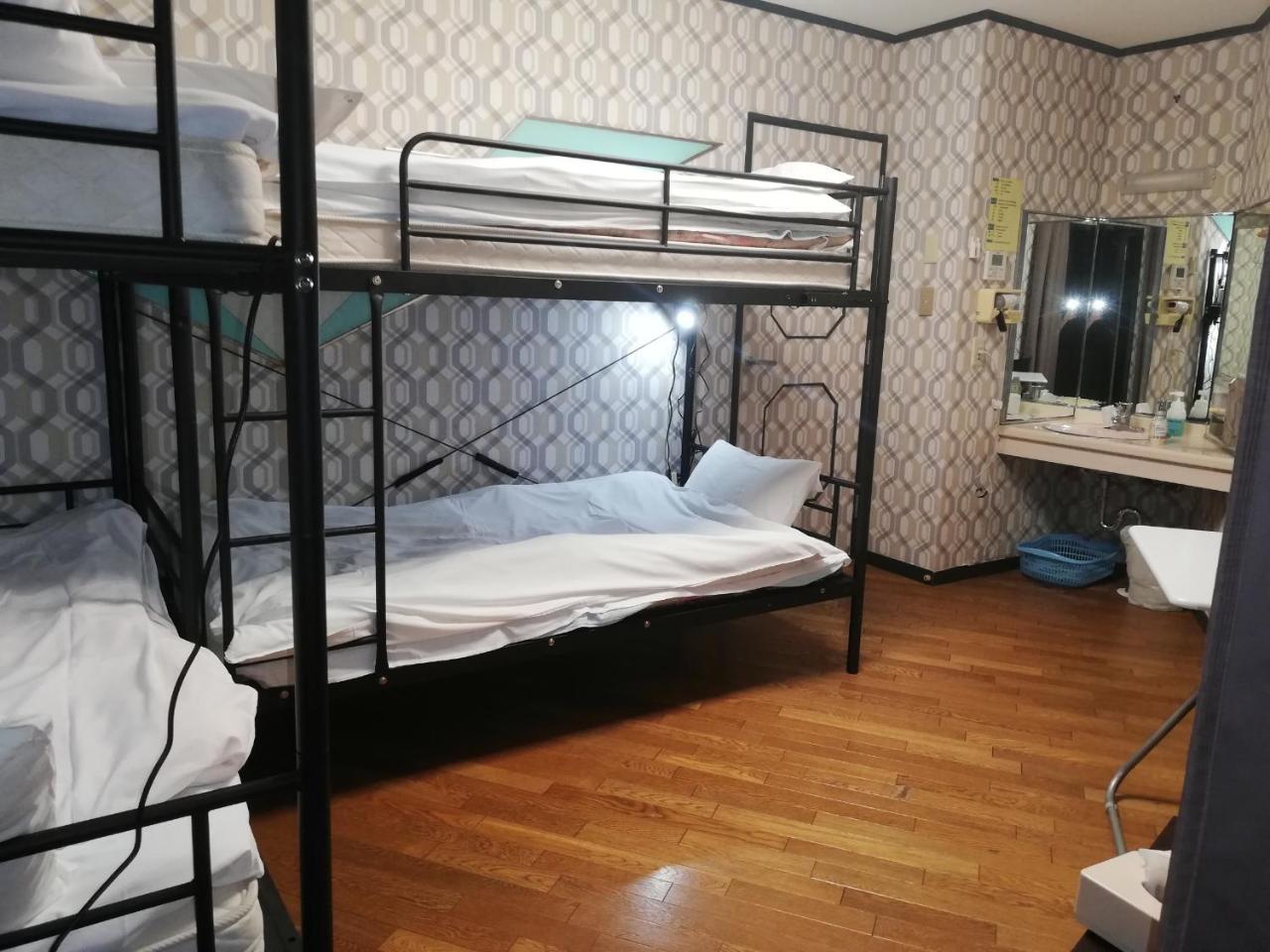 Family & Bakpak Tokyo Hostel Экстерьер фото
